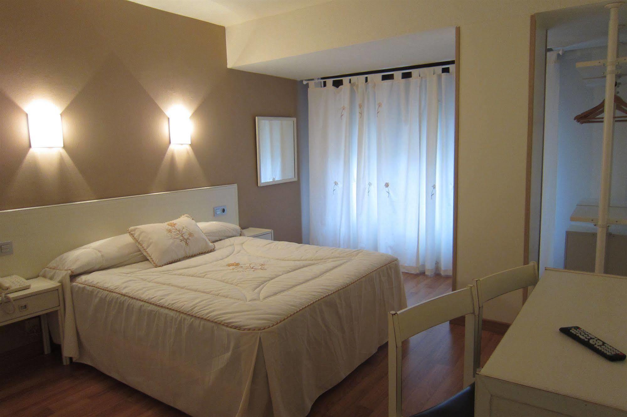 Hotel Acebos Azabache Gijon Exterior photo